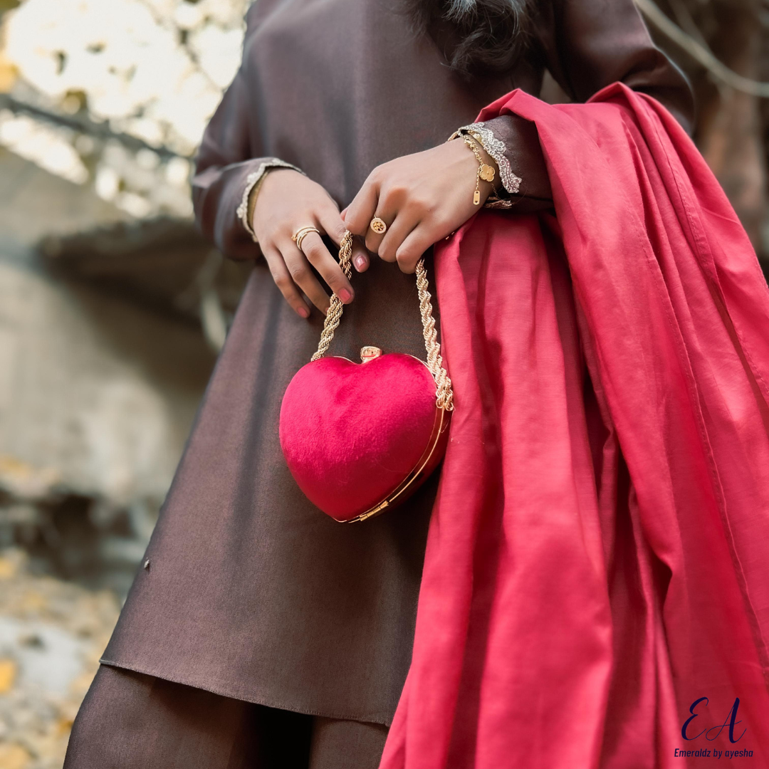 Velvet Love Clutch (red)