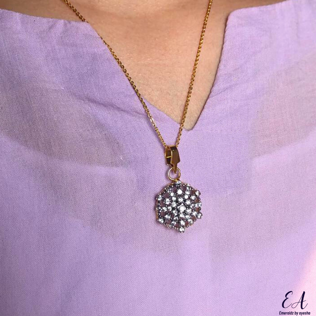 Zeenat pendant set