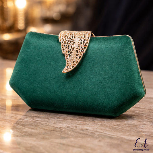 Amy Clutch (green)