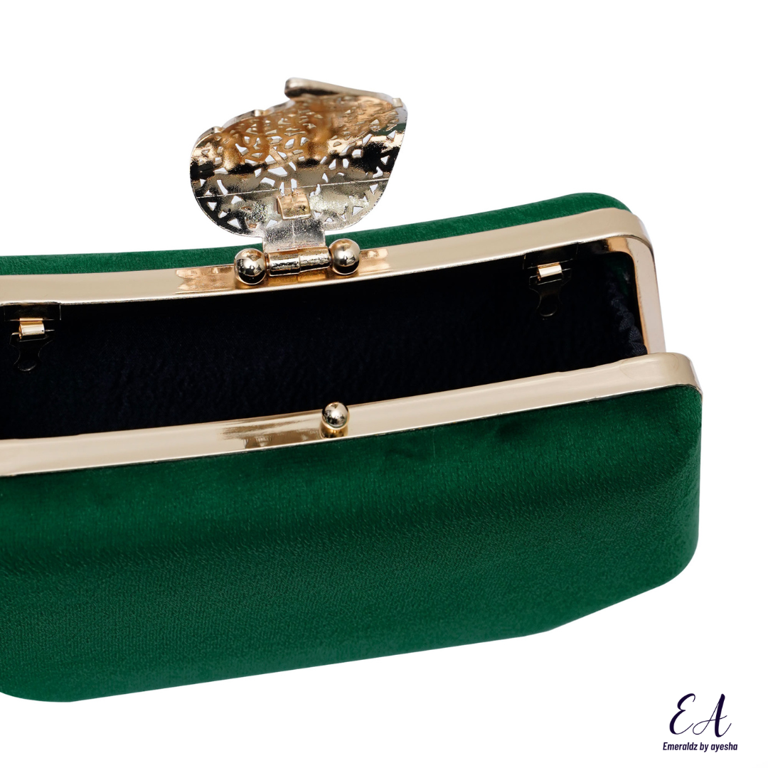 Amy Clutch (green)