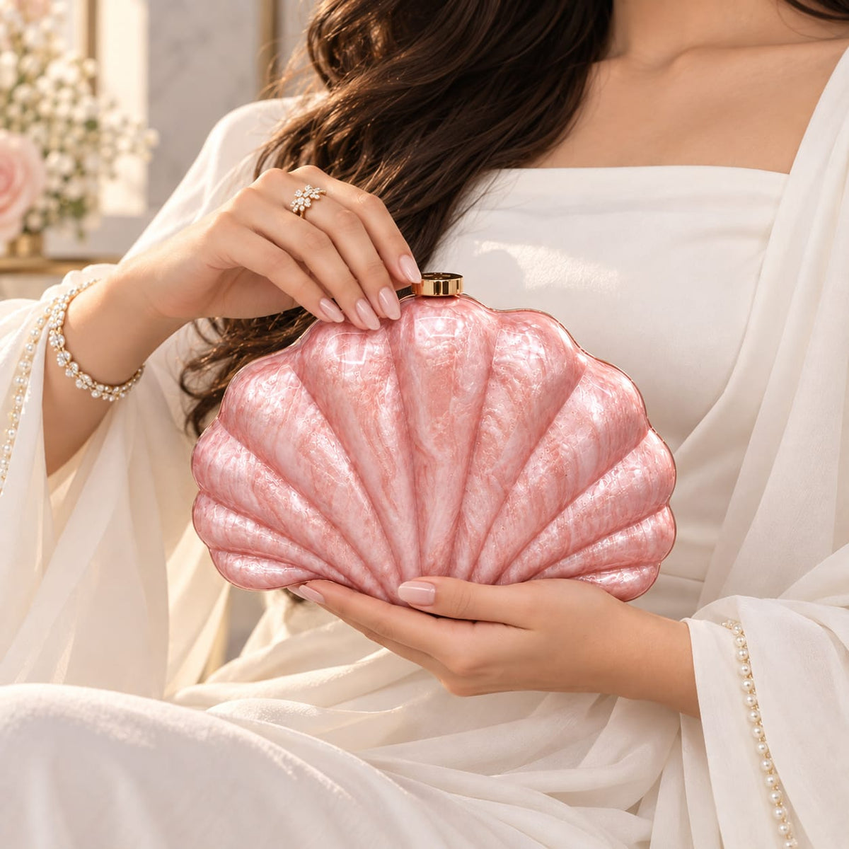 Nora Shell Clutch (pink)