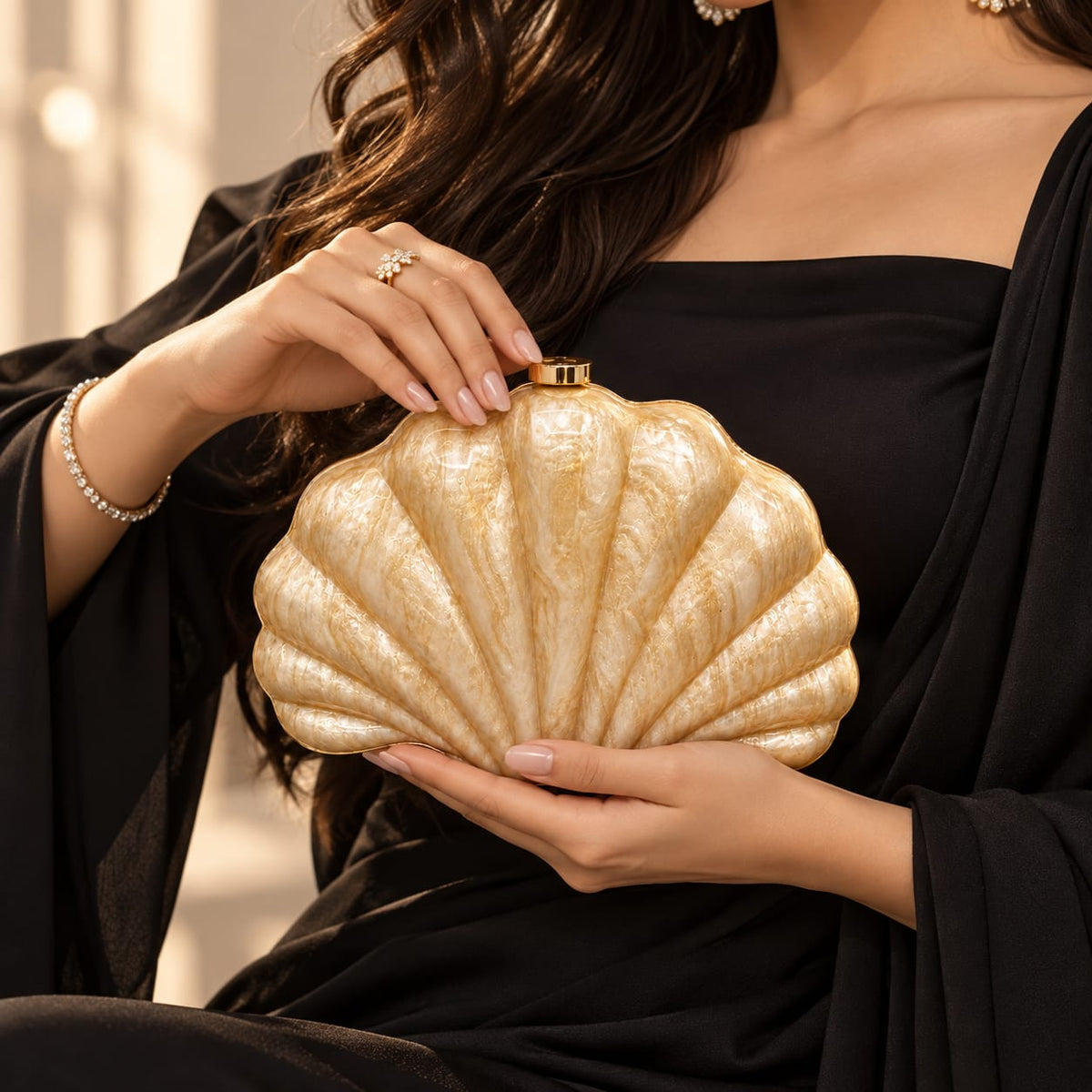 Nora Shell Clutch (gold)